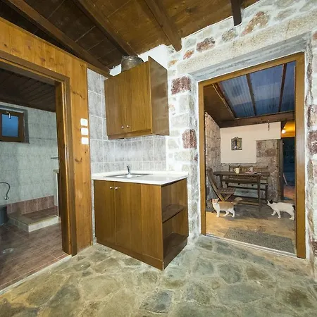 Stone House * 法里拉基